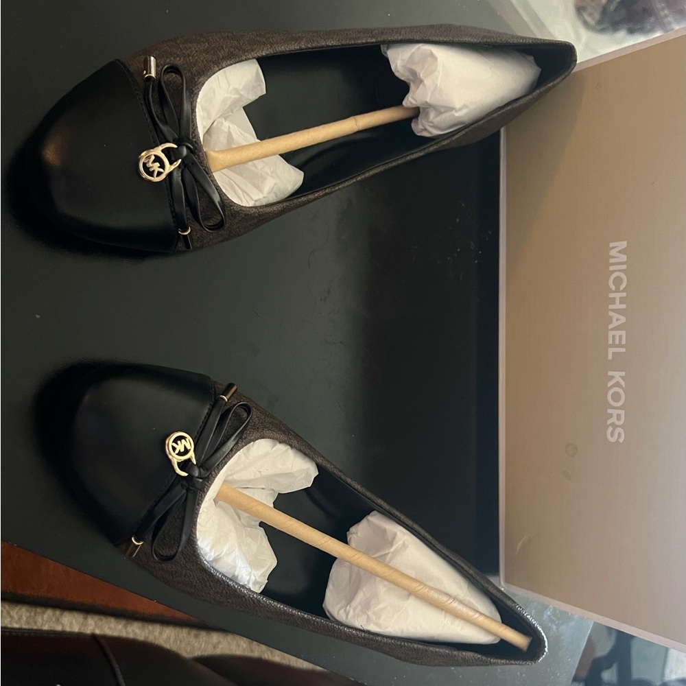 Brand new never worn Michael Kors Melody Toe Cap flats